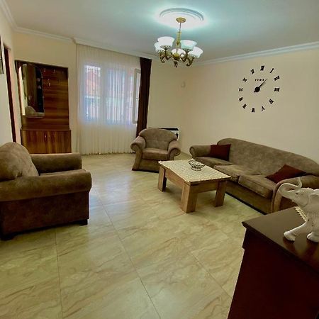 Family Home Batumi Eksteriør bilde