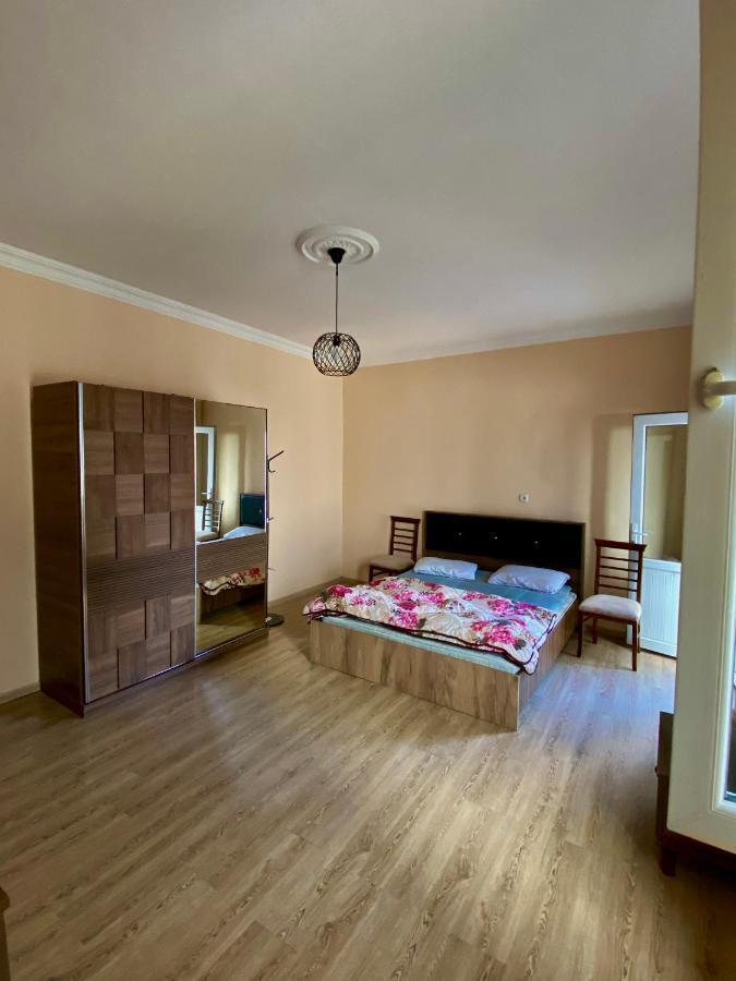 Family Home Batumi Eksteriør bilde